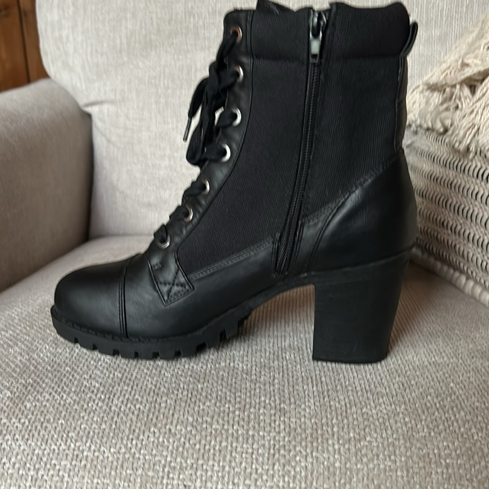 XOXO Stylish Black Women's Ankle Boots - Picture 7 of 7